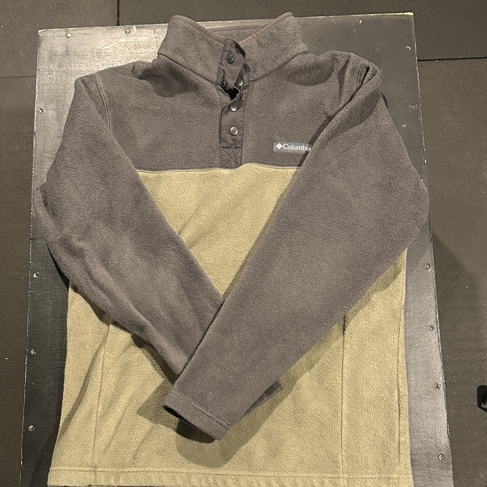 Columbia Black and Olive Fleece Jacket
